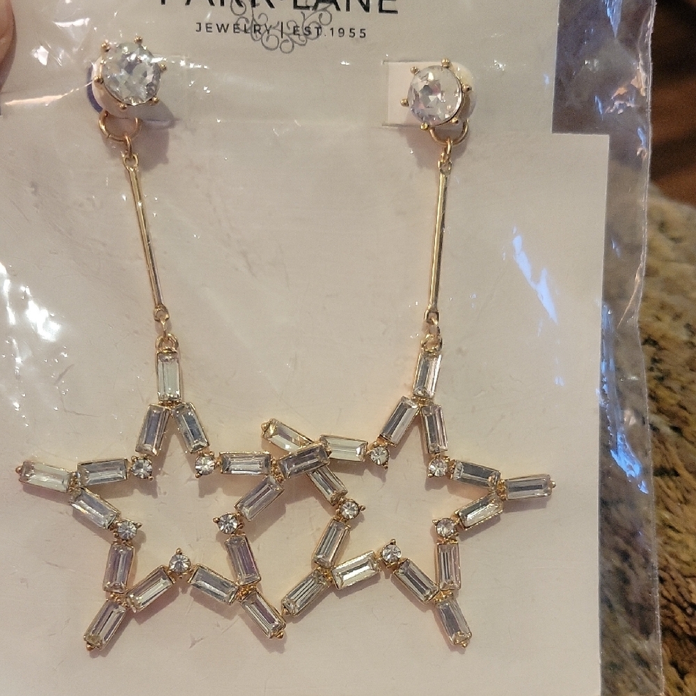 Elegant Star-Shaped Gold Earrings